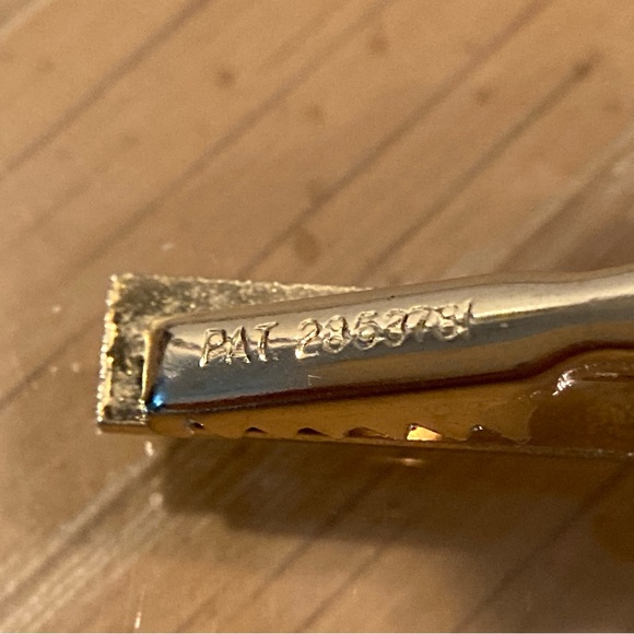 EUC Vintage 1960s Sweater/Scarf Clip Guard. Gold Tone Double Chain.
PAT. 2853764 - Picture 11 of 14